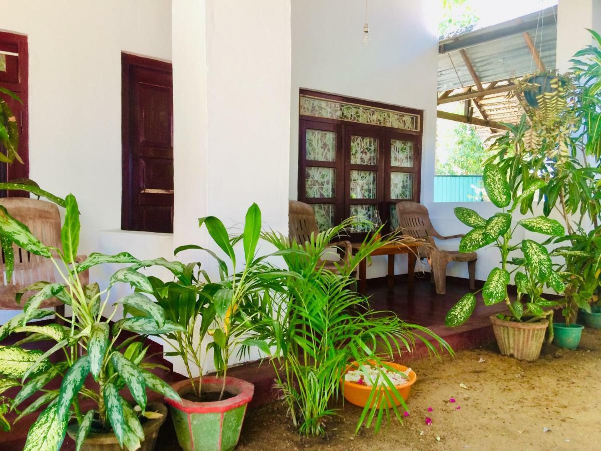 Tropicana Home Stay Vịnh Arugam Ngoại thất bức ảnh